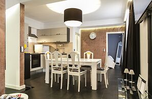 The Queen Luxury Apartments - Villa Cortina