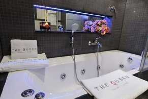 The Queen Luxury Apartments - Villa Cortina