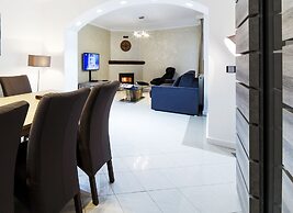 The Queen Luxury Apartments - Villa Cortina