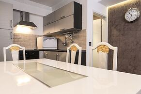 The Queen Luxury Apartments - Villa Cortina