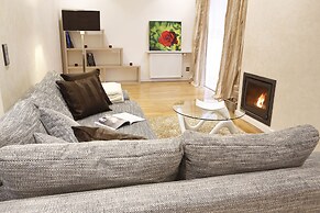 The Queen Luxury Apartments - Villa Cortina