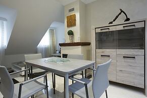 The Queen Luxury Apartments - Villa Cortina