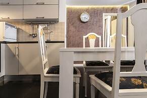 The Queen Luxury Apartments - Villa Cortina