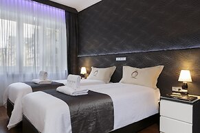 The Queen Luxury Apartments - Villa Cortina