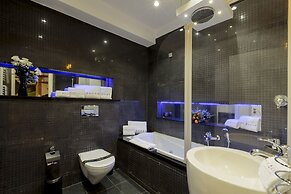 The Queen Luxury Apartments - Villa Cortina