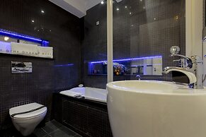 The Queen Luxury Apartments - Villa Cortina