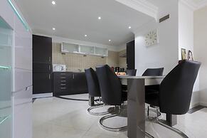 The Queen Luxury Apartments - Villa Cortina