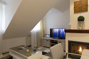 The Queen Luxury Apartments - Villa Cortina