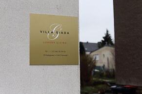 The Queen Luxury Apartments - Villa Giada