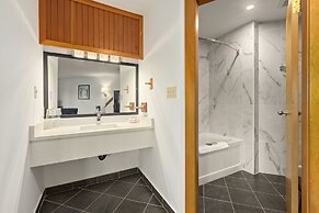 Canadian Princess Lodge & Marina