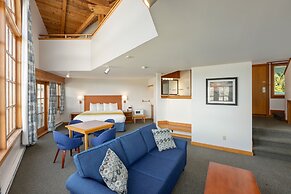 Canadian Princess Lodge & Marina