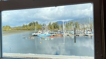 Canadian Princess Lodge & Marina