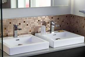 Olux Hotel Motel & Suites