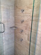 Olux Hotel Motel & Suites