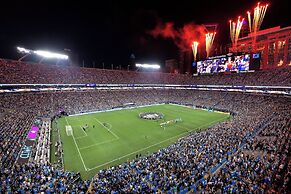 Holiday Inn Express & Suites Charlotte North by IHG