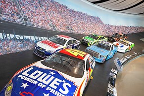 Holiday Inn Express & Suites Charlotte North by IHG