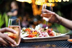 Holiday Inn Express & Suites Charlotte North by IHG