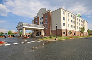 Holiday Inn Express & Suites Charlotte North, an IHG Hotel