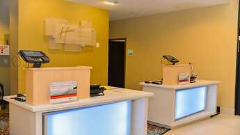 Holiday Inn Express & Suites Cuero by IHG