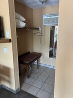 All Star Inn & Suites