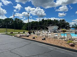 All Star Inn & Suites