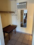 All Star Inn & Suites