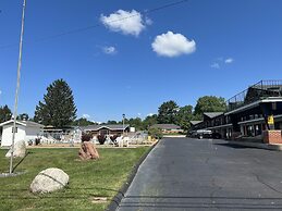 All Star Inn & Suites