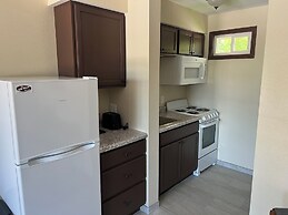 All Star Inn & Suites