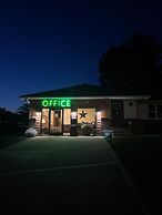 All Star Inn & Suites