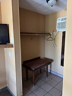 All Star Inn & Suites