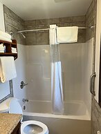 All Star Inn & Suites