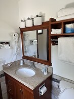 All Star Inn & Suites