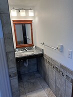 All Star Inn & Suites