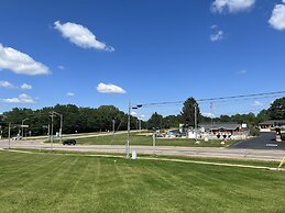 All Star Inn & Suites