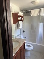 All Star Inn & Suites