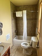 All Star Inn & Suites