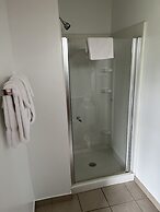 All Star Inn & Suites