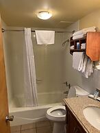 All Star Inn & Suites