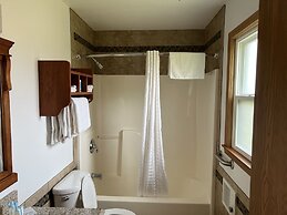All Star Inn & Suites