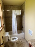 All Star Inn & Suites