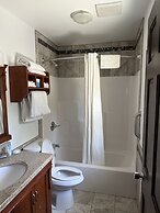 All Star Inn & Suites