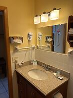 All Star Inn & Suites