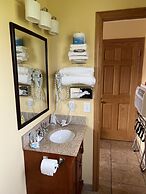 All Star Inn & Suites