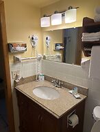 All Star Inn & Suites
