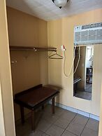 All Star Inn & Suites