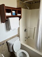 All Star Inn & Suites