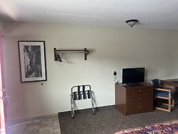 All Star Inn & Suites