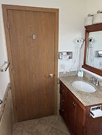 All Star Inn & Suites