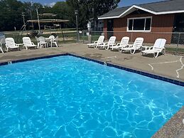 All Star Inn & Suites