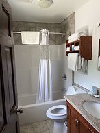 All Star Inn & Suites